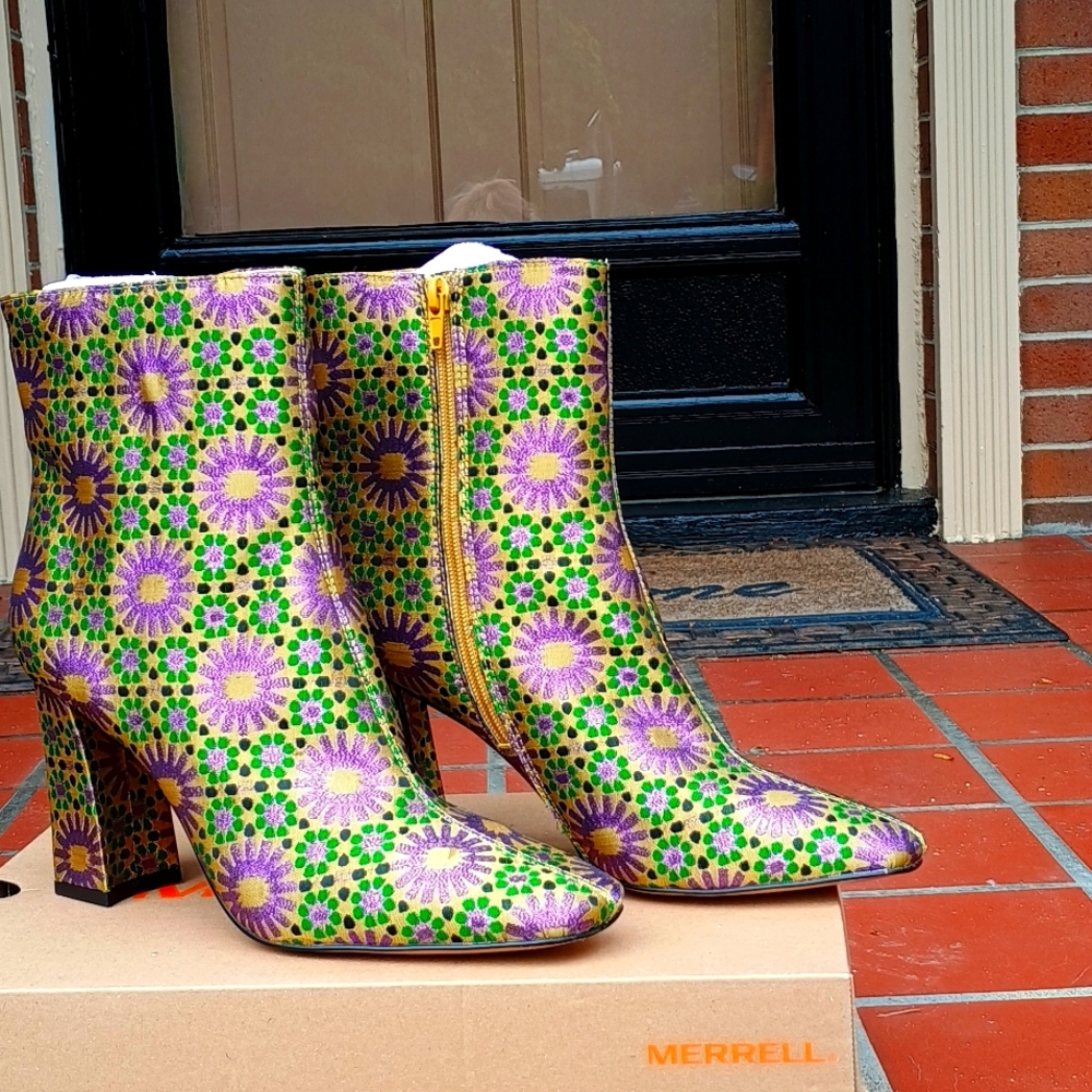 KATY PERRY BOOTIES . SIZE 9. NWOT